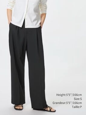 2 Uniqlo Black Wide-Leg Pleated Trousers